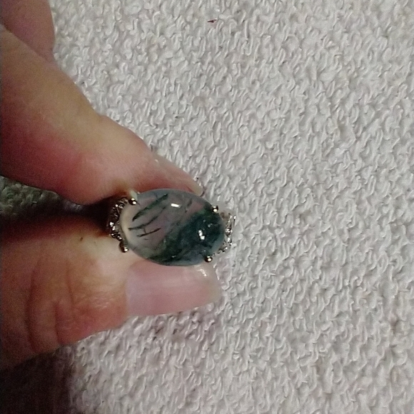 Silvertone stone ring with inclusions 7 - Picture 5 of 5